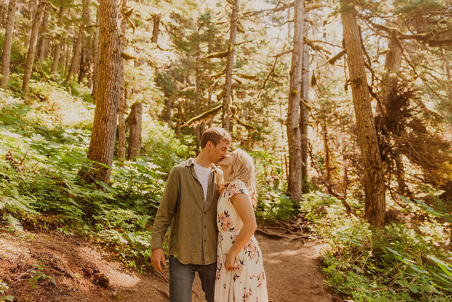 Girdwood-Alaska-engagement-wedding-photographer_0015.jpg