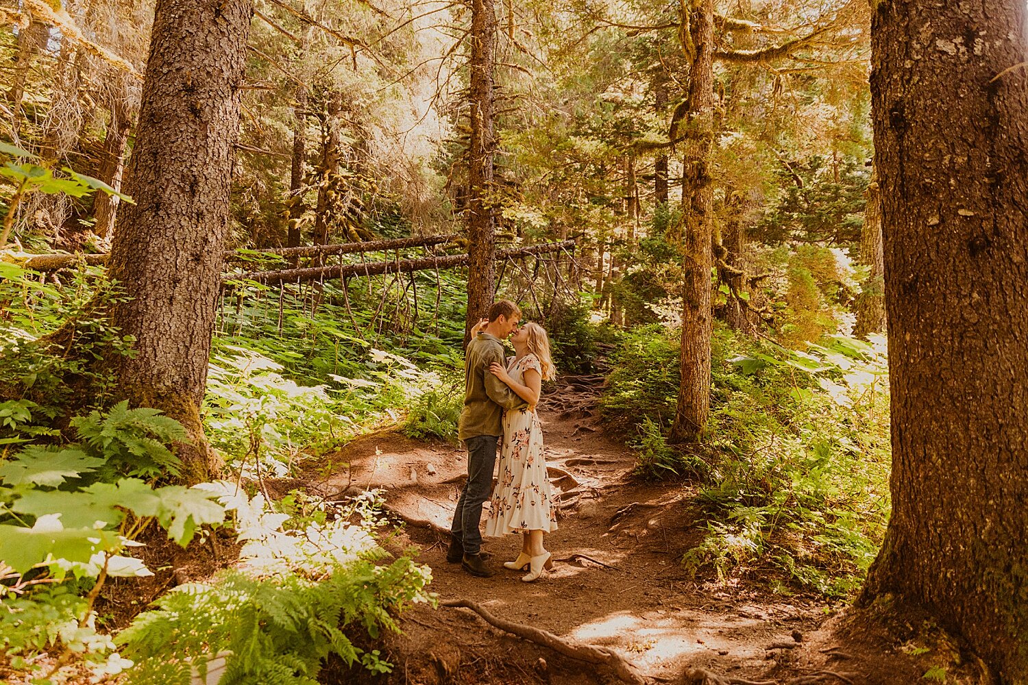 Girdwood-Alaska-engagement-wedding-photographer_0018.jpg
